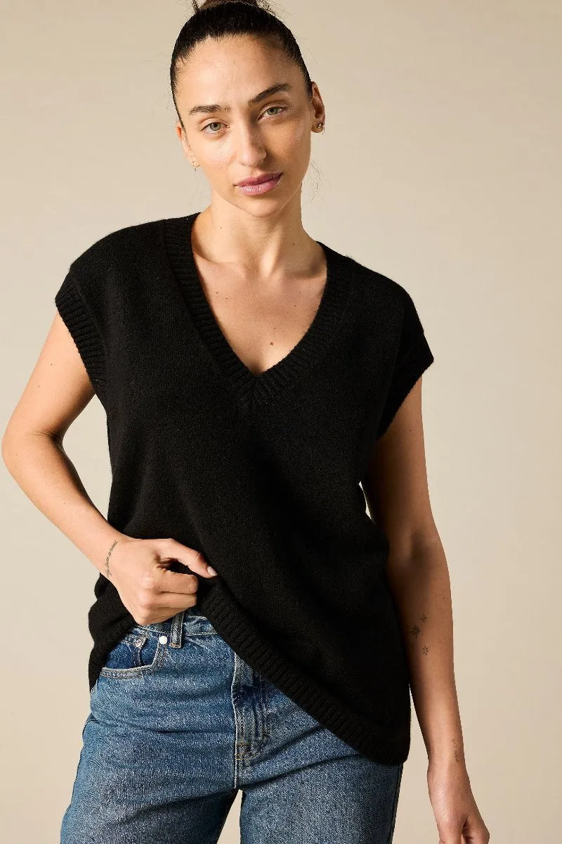 Cashmere Greta Vest in Black