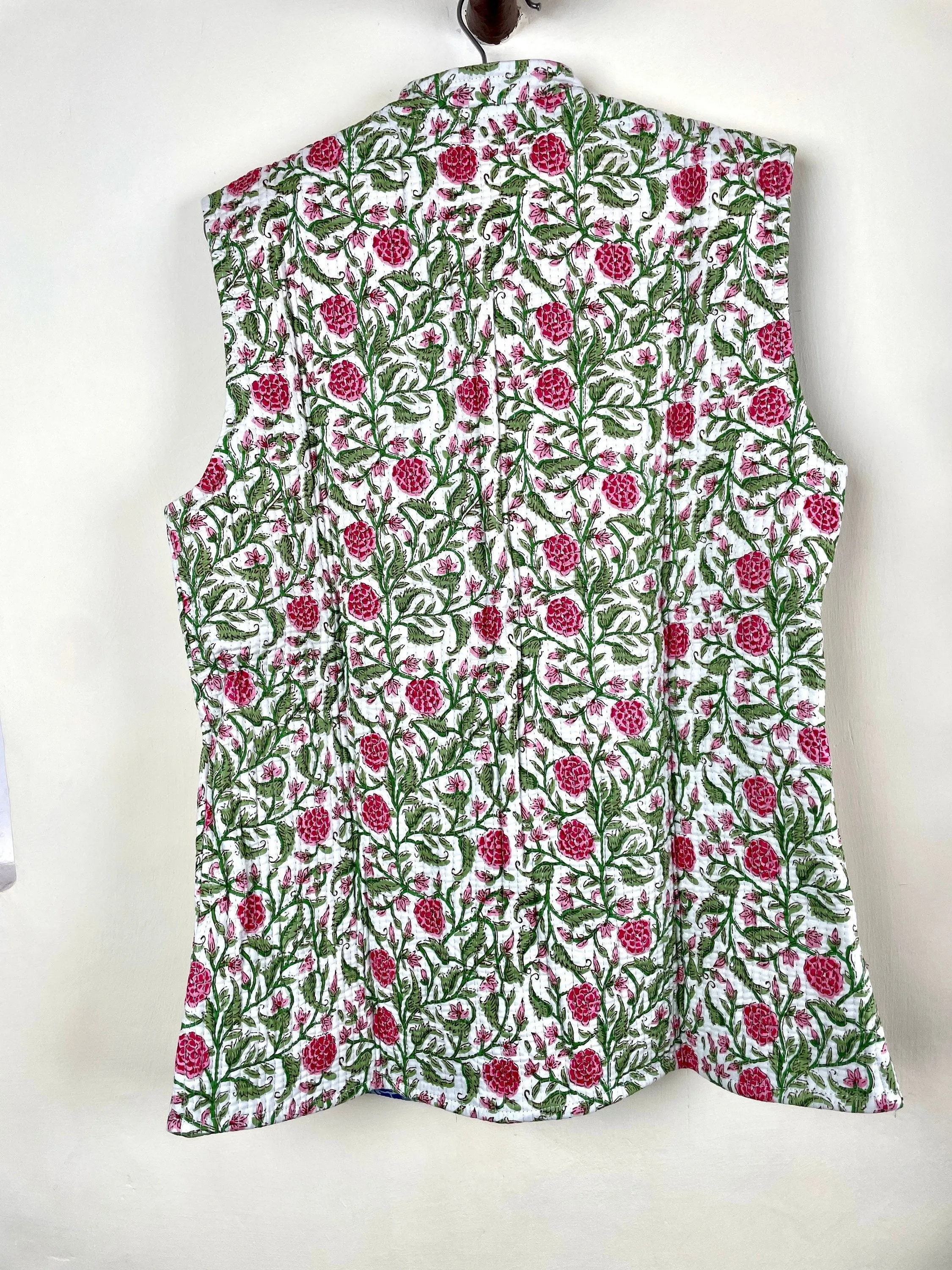 Indian Handmade Quilted Cotton Sleeveless Jacket White & Pink Floral Stylish Women's Vest, Reversible Waistcoat for Her