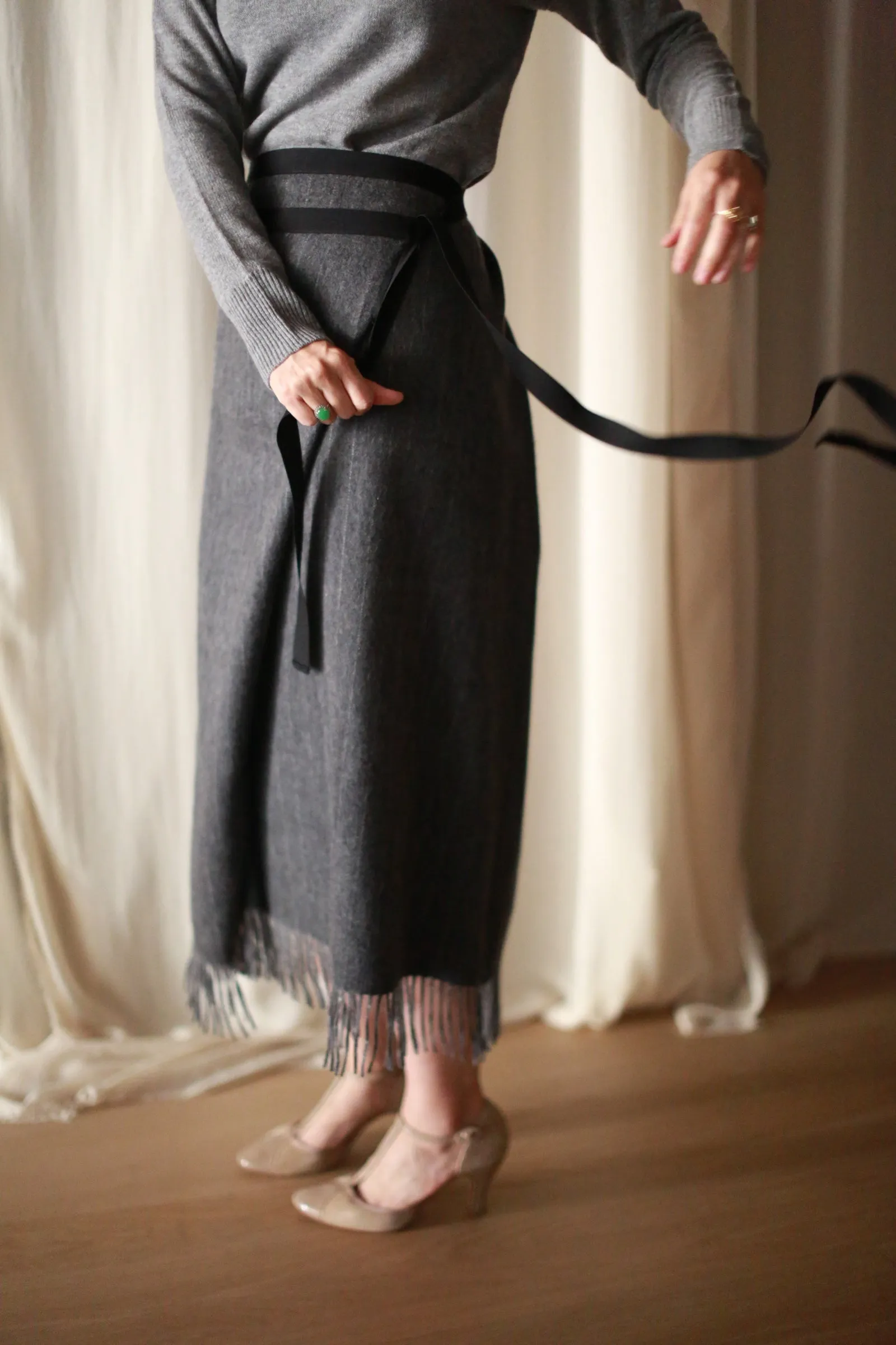 Men's Scarf Petal Skirt | Charcoal