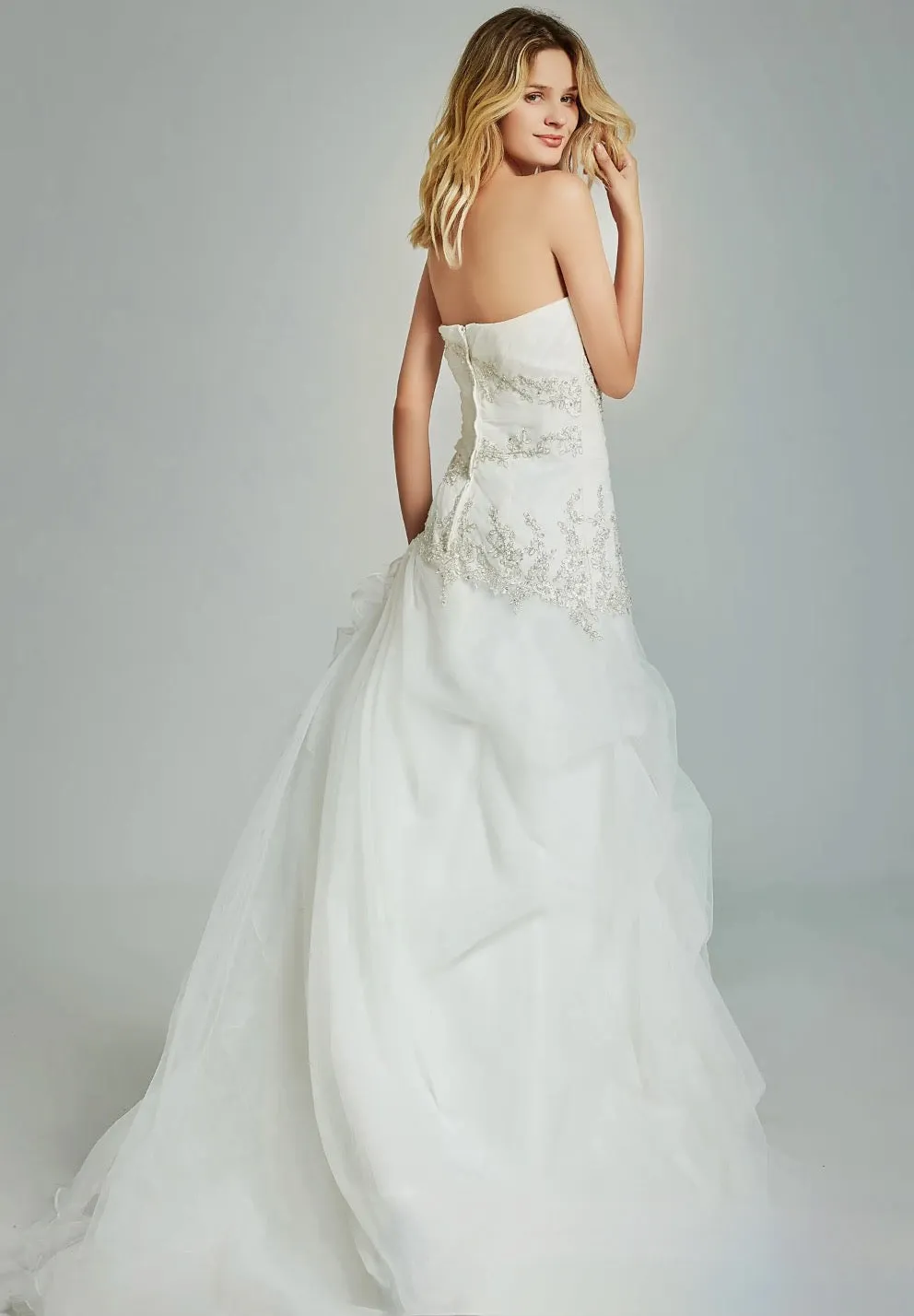 Strapless Pleating Wedding Dress With Ruffled Skirt