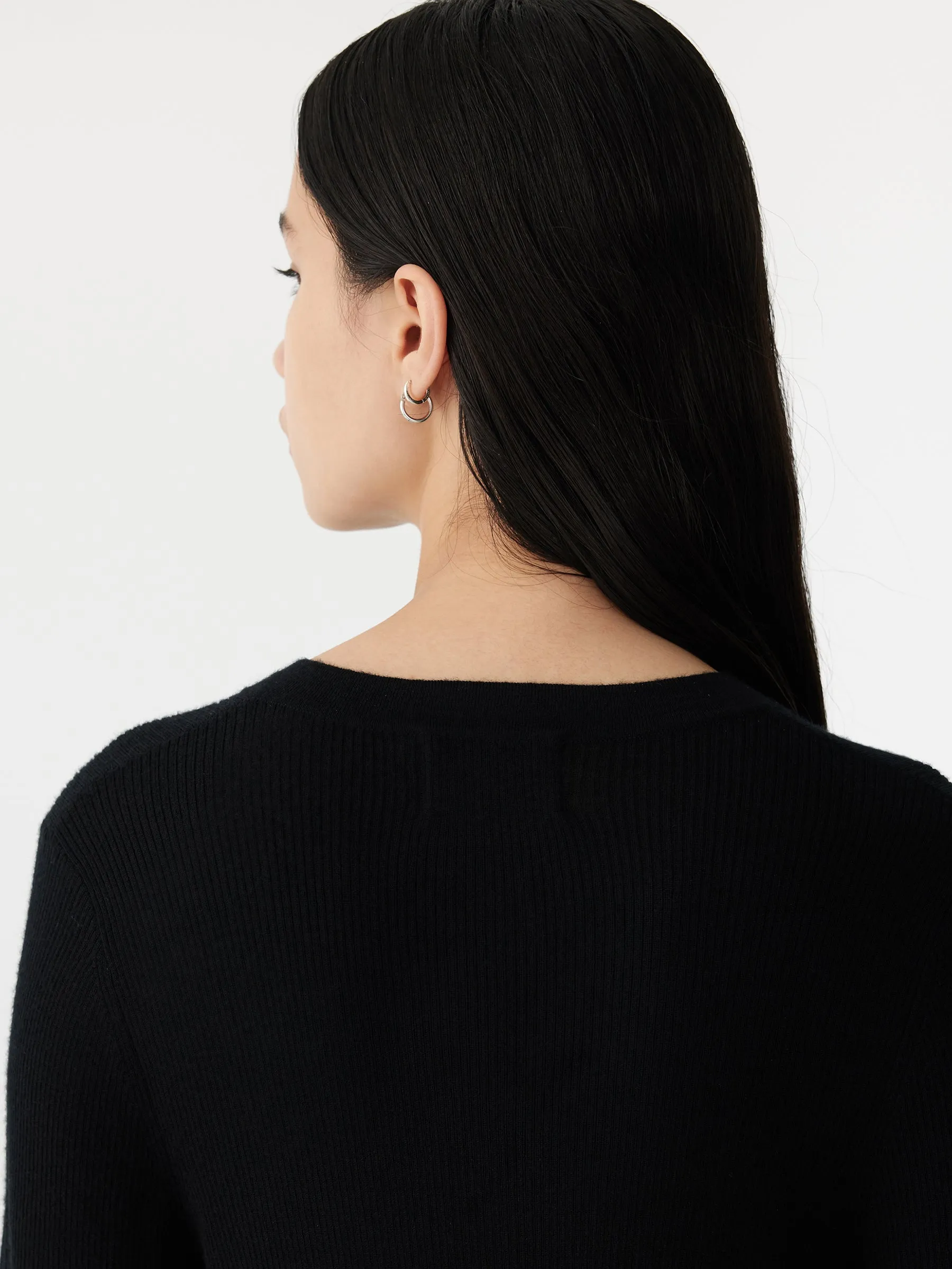 superfine rib v neck knit